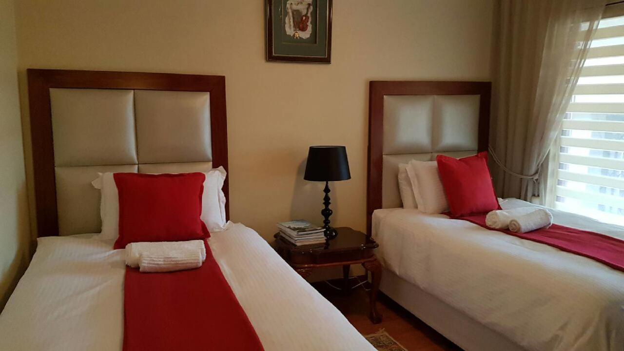 Lily White Guest House Центуріон Екстер'єр фото