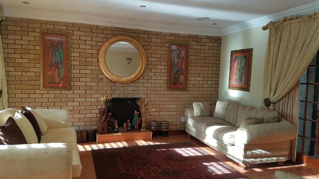 Lily White Guest House Центуріон Екстер'єр фото
