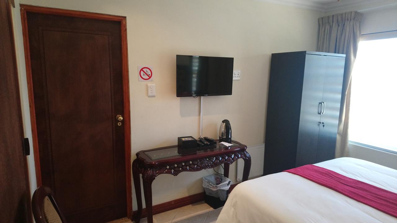 Lily White Guest House Центуріон Екстер'єр фото